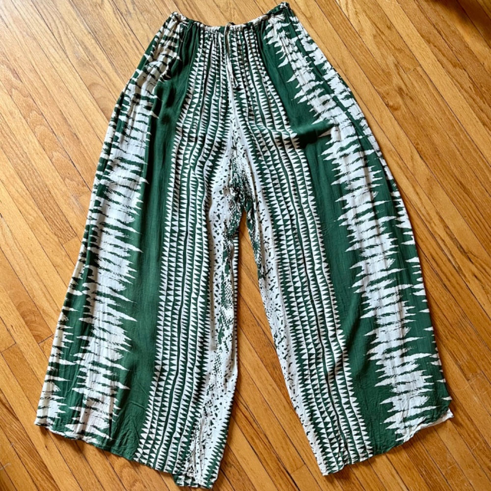 Closet Closing 🔥Reduced price!! 
Print Tulip-hem, Wide leg pants - Picture 3 of 3